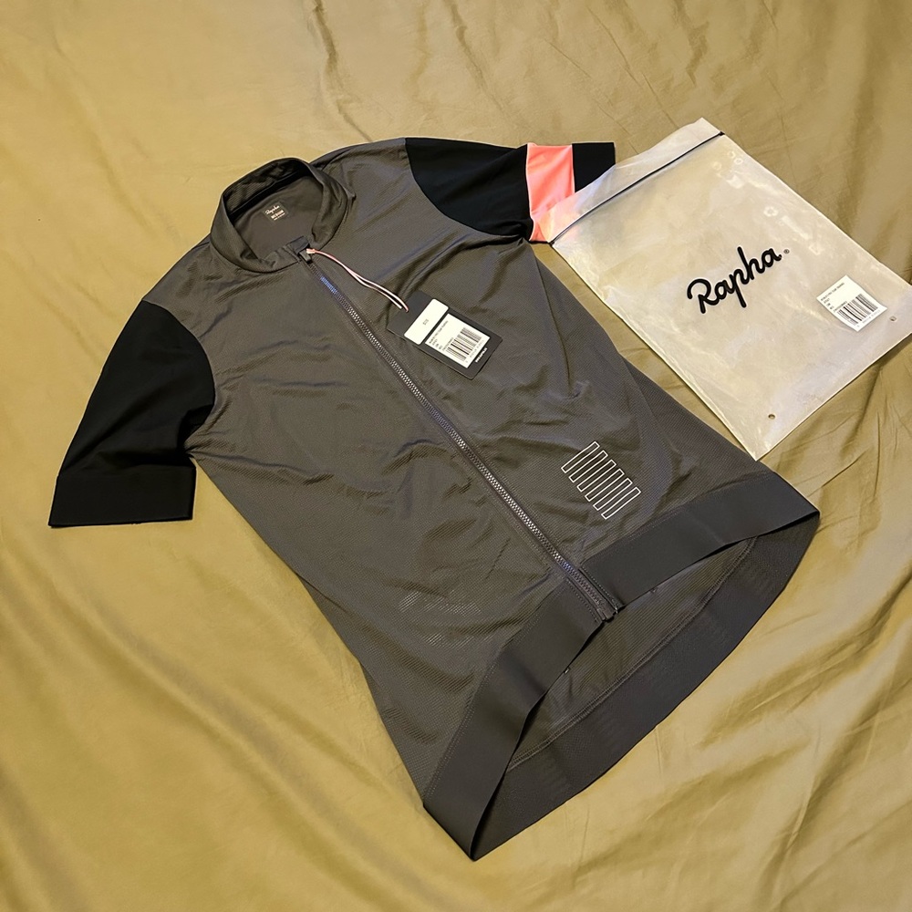 Your go-to jersey for training rides in mild to warm conditions